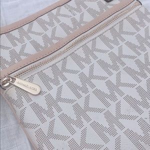 Michael Kors Jet Set Large Crossbody Bag